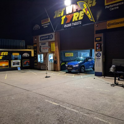 Waiting Room At Jet Wheel Tyre Benfleet Essex